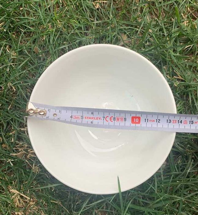 Белые касушки, суповые чашки и глубокие тарелки для пасты