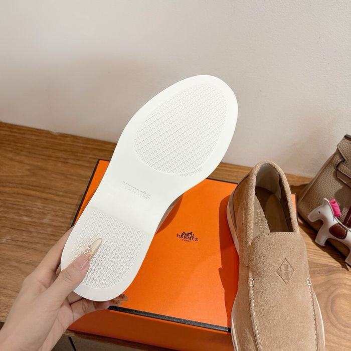 Mocasini Hermès din piele întoarsă in Nuanta Bej Sable cu detaliu iconic „H Diamant” ! Originali !