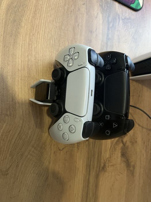 Продам Sony PS5 срочно