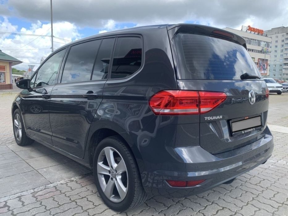 Услуги семейного кроссовера (4-6 пассажирских мест): Wolsvagen Touran