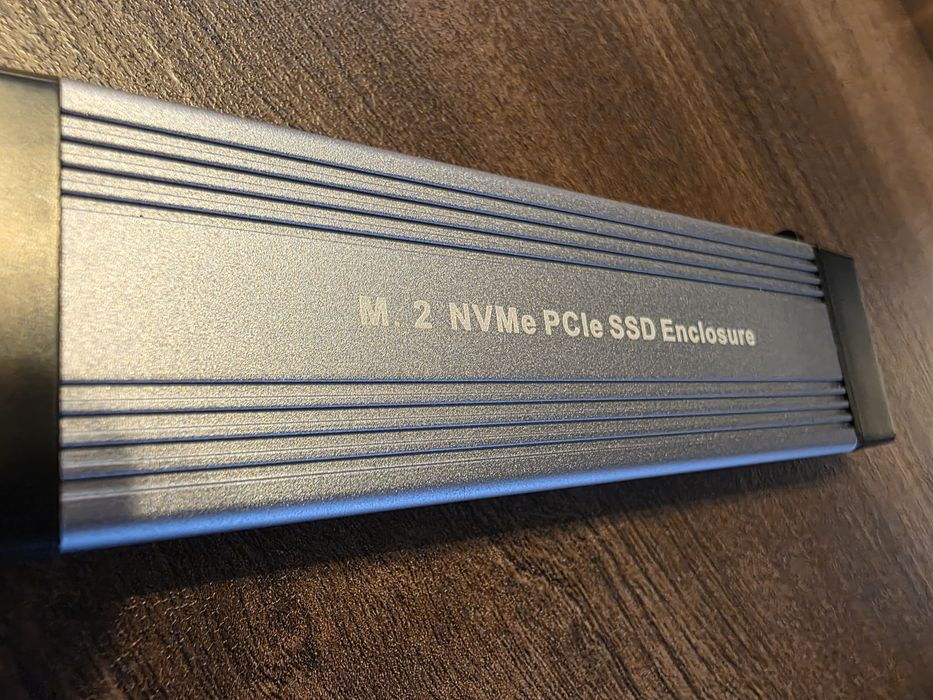 Адаптер с 512gb  NVMe disk към usb A/usb C
