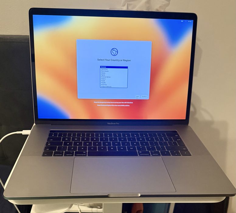 MacBook Pro, 15.4”, 16 GB RAM, video dedicat Radeon 4 GB, SSD 512 GB