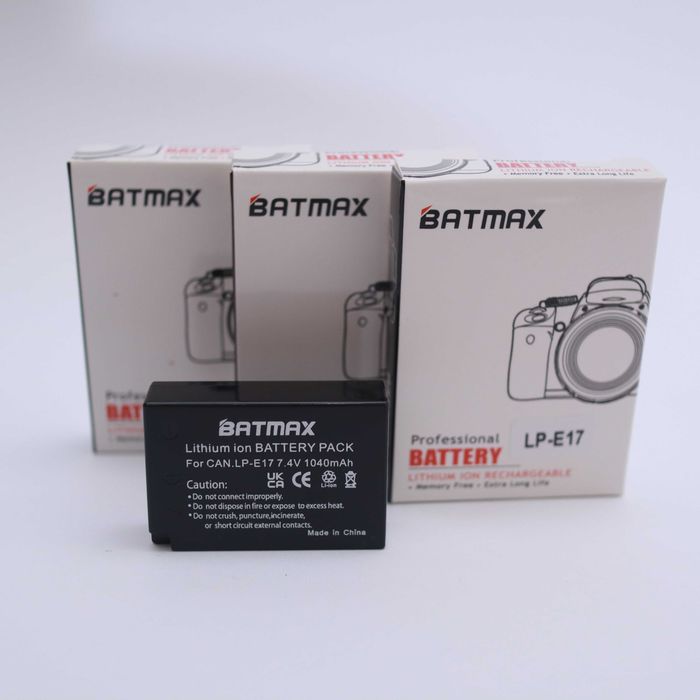 К-кт две батерии и зарядно LP-E17 за canon R50 , R100 , RP , R10 , R8