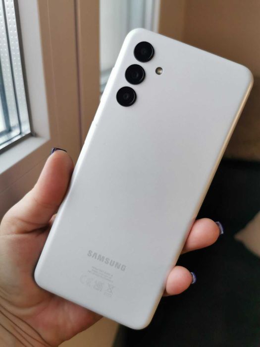 Почти НОВ телефон, Samsung A13, с два калъфа и стъкло