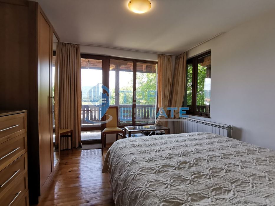 Новопостроена обзаведена къща с три спални и локално парно в село Сла