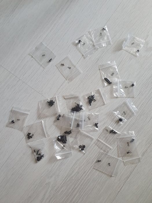 Suruburi butuci macheta Dacia 1300