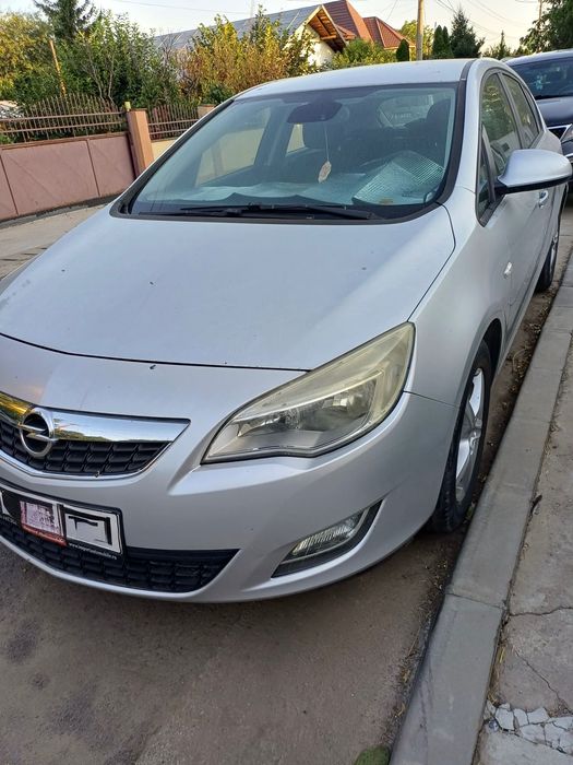 Opel Astra J Hatchback 2010 - Full Option
