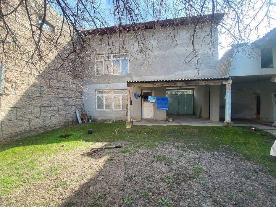 Hovli sotiladi Sebzor Riviera makro orqasida