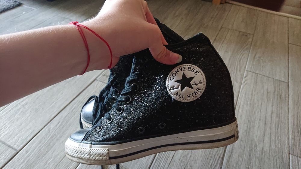 Converse cu platforma ascunsă