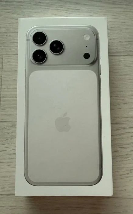 ЧИСТО НОВ Iphone 17 Pro Max 256GB