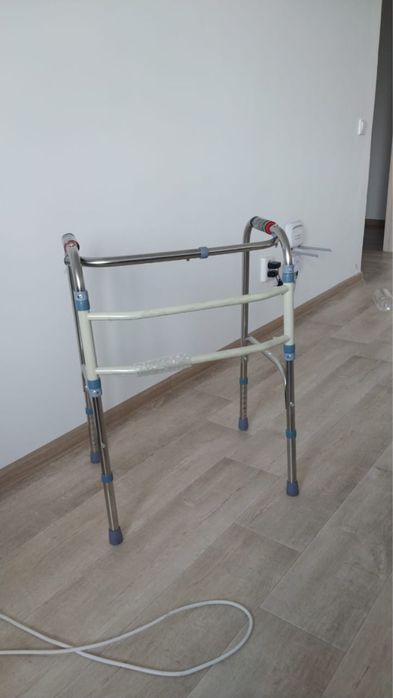 Продам ходунки для инвалидов