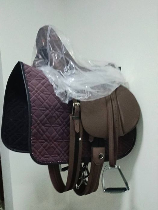 Продам седло для лошадей
