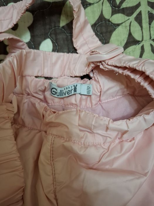 Продаются полукомбинезон и шапочки