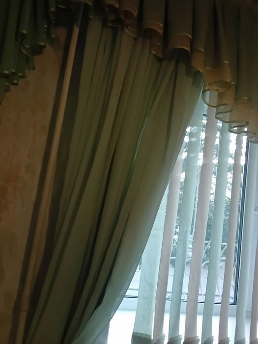 Продам шторы  в отличном состоянии