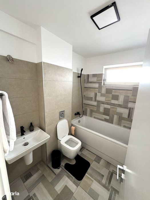 Apartament cu 3 camere, loc parcare, centrala, AC - zona Damila