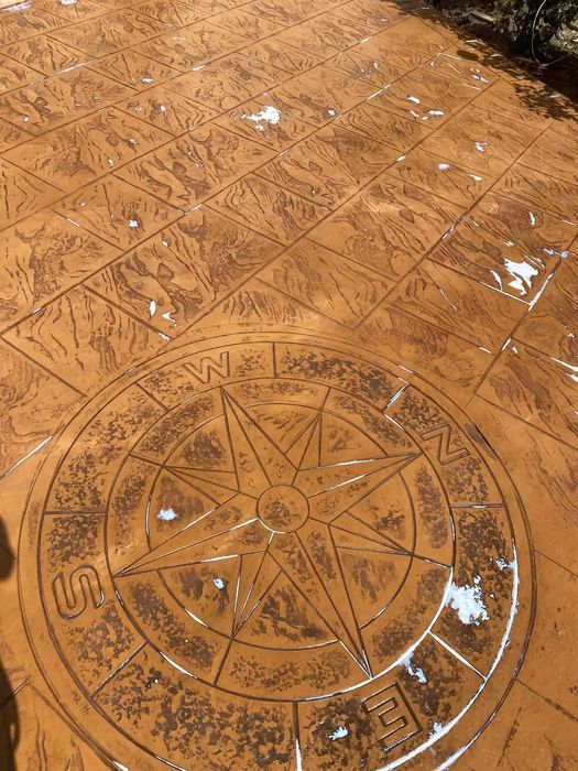 Pavele si Beton amprentat . Pret 90 lei mpa