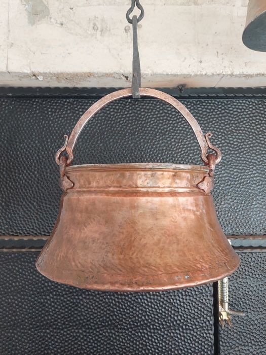 Продавам бакър калайдисан ръчно кован от стари майстори