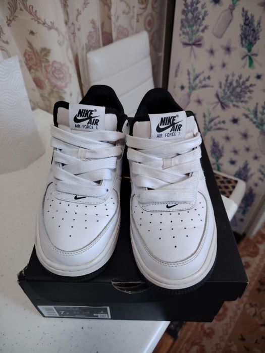 nike air force 1 LV8   37 5