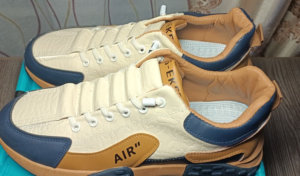 Кроссовки мужские (новые)