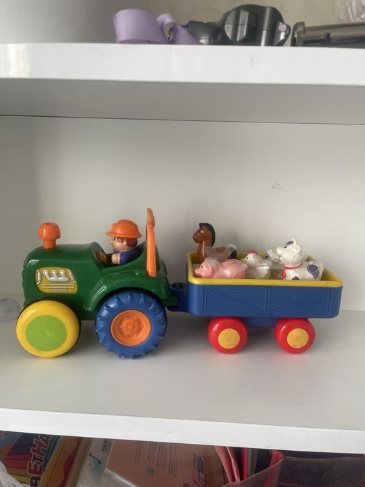 Игрушка трактор все работает !