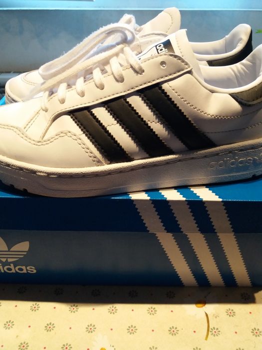 Маратонки Adidas Team Court. Номер 36