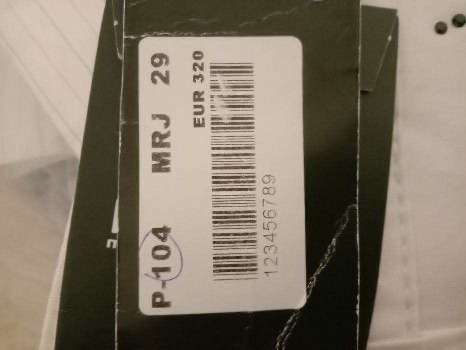 Брюки- джинсы новые