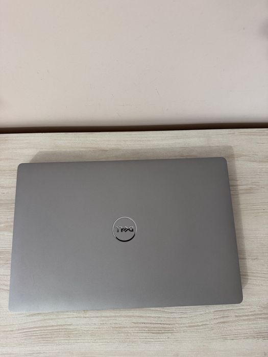 Лаптоп: Dell Latitude 5510 / неразличим от нов