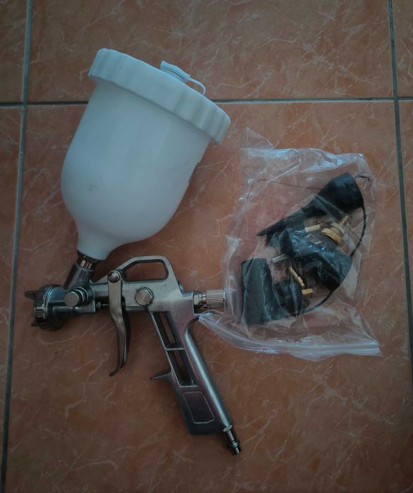 Pistol de vopsit + furtun de racord la compresor 10 m