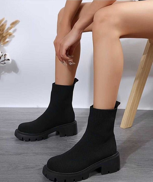 Нови ластични боти, отговарят на номер 40/41