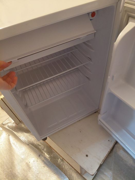 Срочно продам Холодилтник Renova