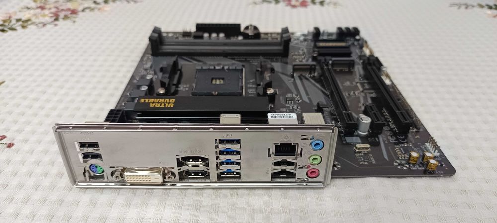 Placa de baza Gigabyte B550M DS3H soket AM4