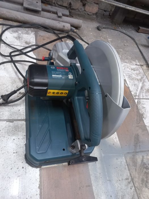 Продам торцовку Bosch