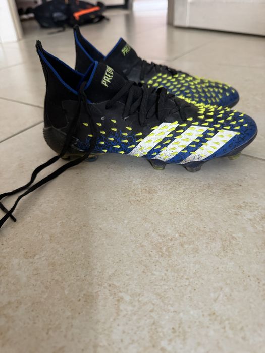 Продам бутсы для поля