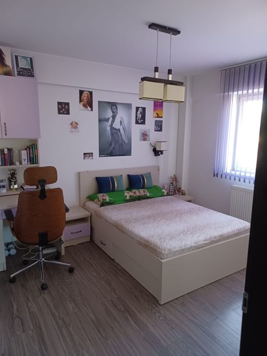 De vânzare apartament cu 3 camere decomandat Complex Baroc