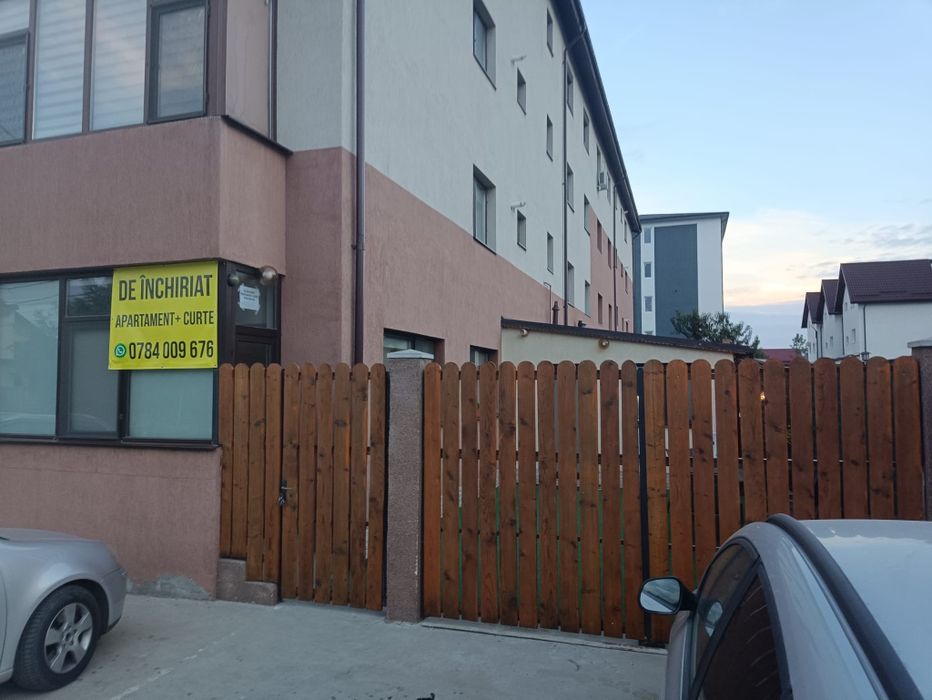 Apartament de închiriat 60 mp 2 dormitoare + curte / gradina proprie 50mp + loc parcare, pe str Safirului