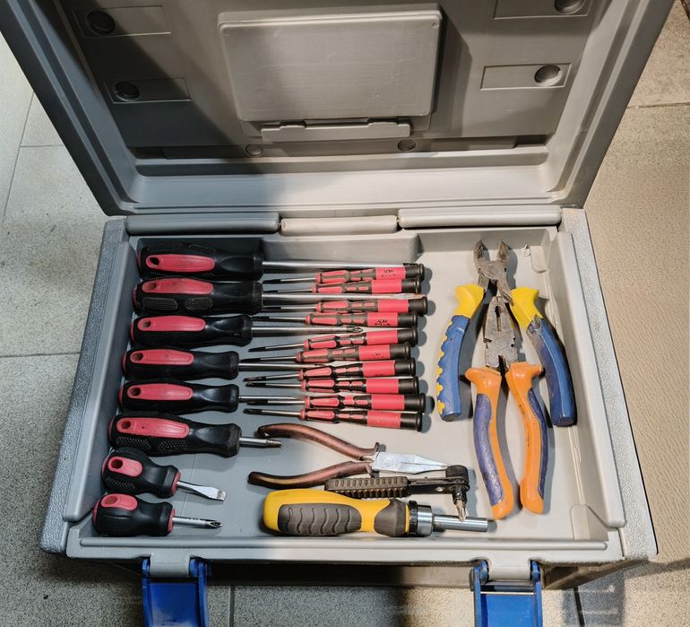 cutie/troler/trusa/geanta scule cu 166 piese