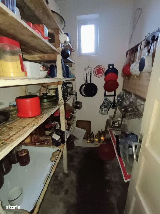 Casa generoasa cu 4 camere / str. Pomilor