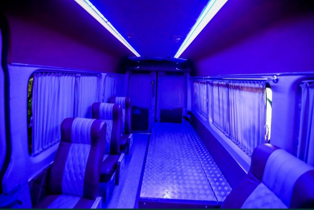 Машина спринтер для перевозки