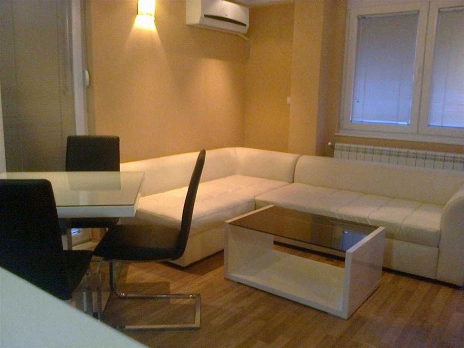 Дава се под наем Двустаен апартамент в Бургас, Братя Миладинови - 53 кв.м за 204 € - Снимка #1