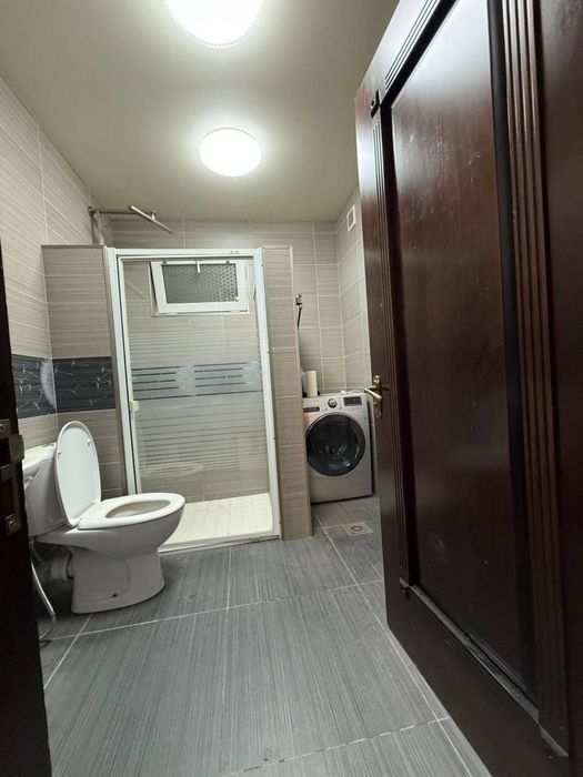 Продаю квартиру в Мирза-Улугбекском районе 5-комнатная под офис можно