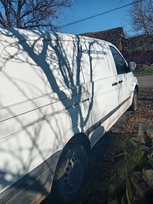 Vând autoutilitară Mercedes Benz pentru dezmembrări