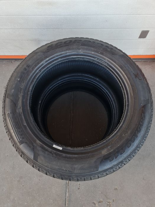 Зимни гуми 2 броя PIRELLI Scorpion 235 60 R18 дот 4418