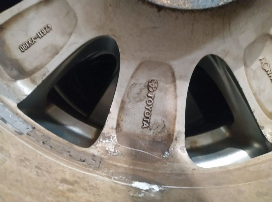 Продавам джанти за Тойота