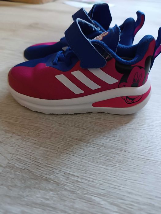 Маратонки адидас