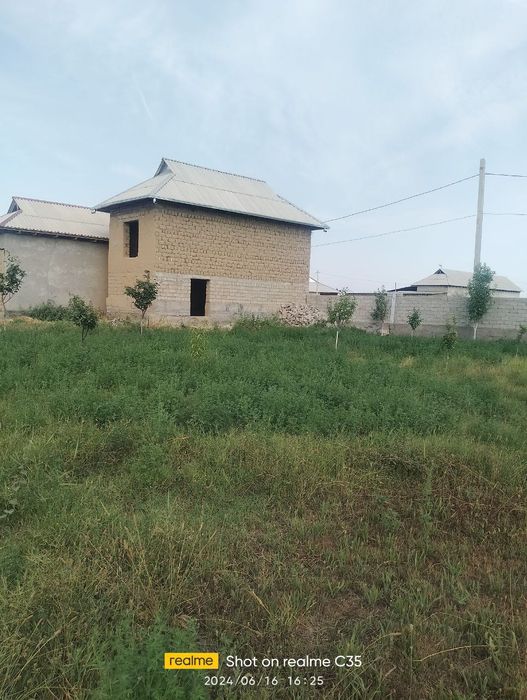 Гулистон шаҳар чуқурсойда уй сотилади