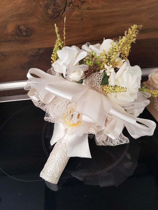 Сватбен букет от изкуствени цветя