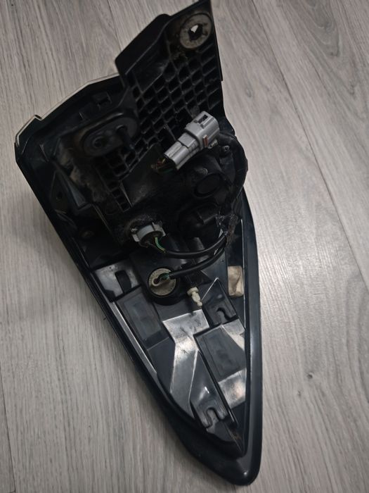 Задний фонарь правый Субару