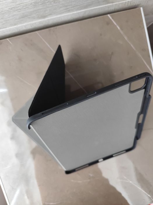 Черен сгъваем магнитен калъф Epico за iPad