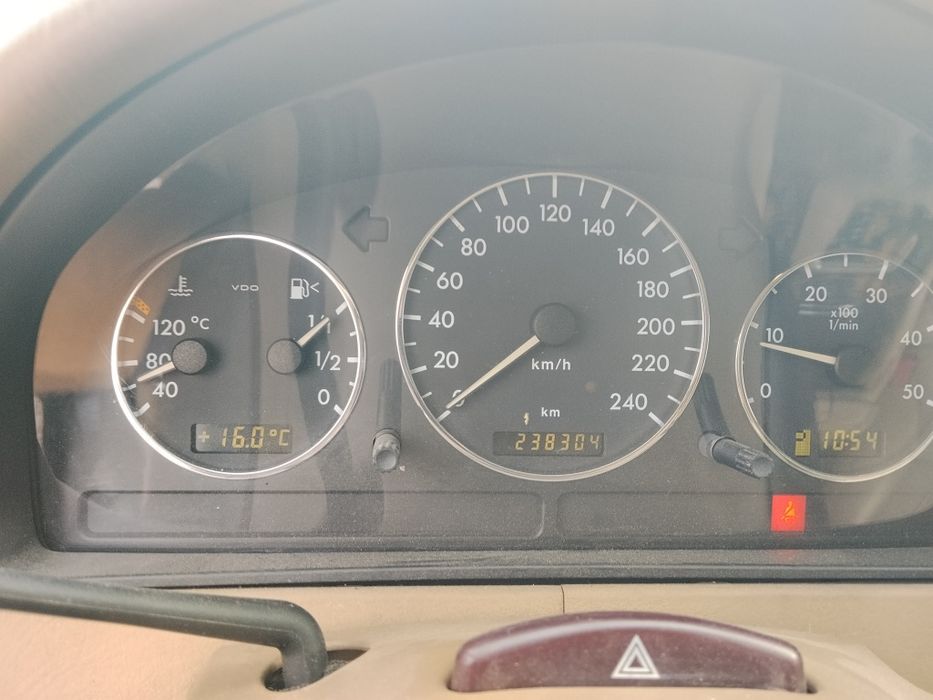 Mercedes-Benz ML 270 2004 година