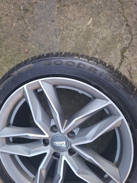 Продавам комплект гуми и джанти